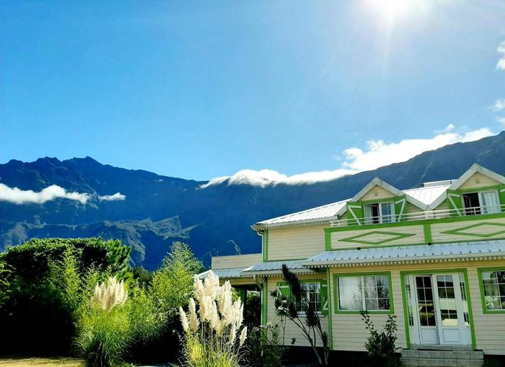 Chambre d’hôte pour 2 personnes, avec vue et jardin