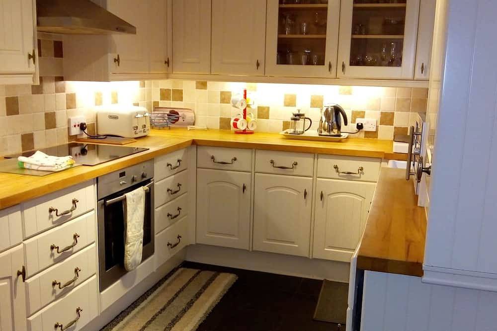 Heart of beautiful Betws-y-Coed - well-equipped Victorian stone railway cottage in Betws-y-Coed, Snowdonia