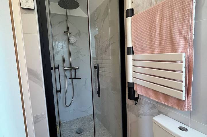 Oceanfront Vacation – House with a Garden Right Next to the Beach in Plozévet, Côte de Cornouaille
