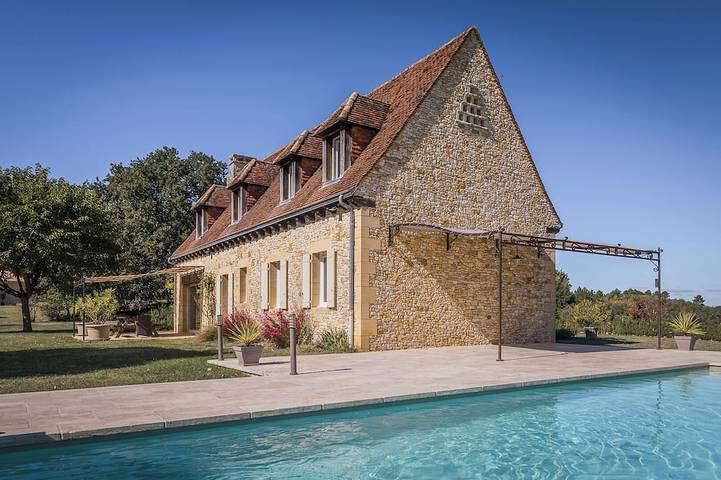 Location de vacances pour 8 personnes, avec terrasse et jardin à Les Farges