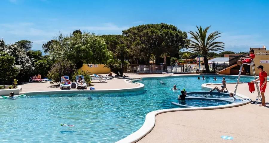 Camping pour 8 personnes, avec Terrasse et Piscine à Canet-en-Roussillon