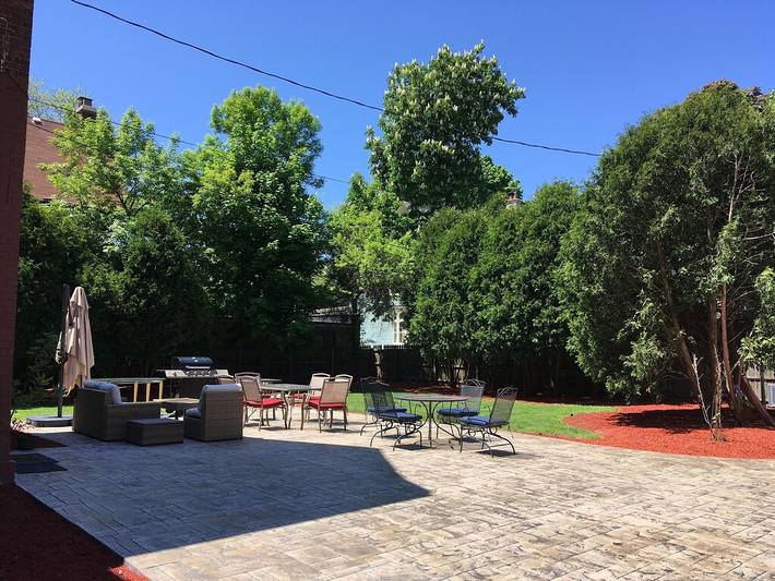 Vacation rental for 20 people, with hot tub and yard in Milwaukee