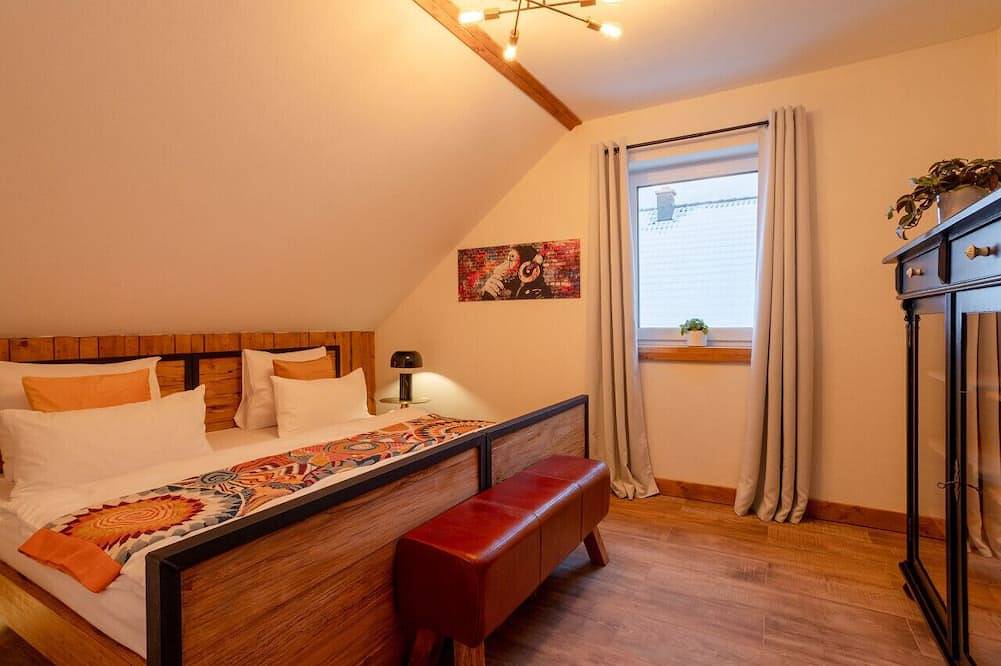 Industrial Loft w/ Whirlpool, Sauna, Terrace in Hohenfels-Essingen, Vulkaneifel