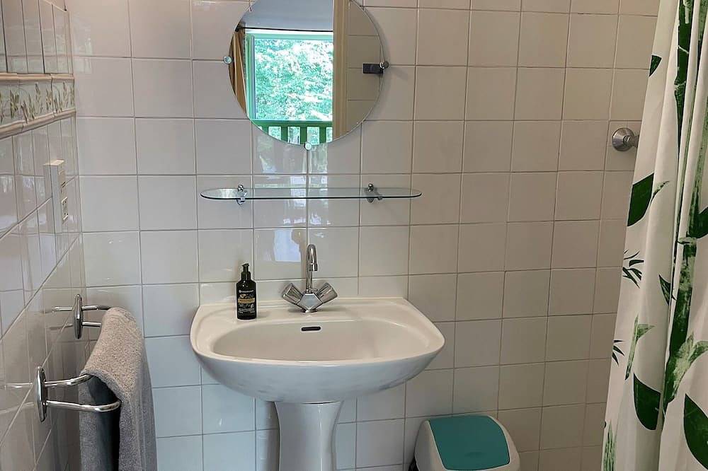 Appartement entier, Propriété Xviième entre la côte de granit rose & Lannion, Studio 27m2 in Saint-Quay-Perros, Côte de Granit Rose