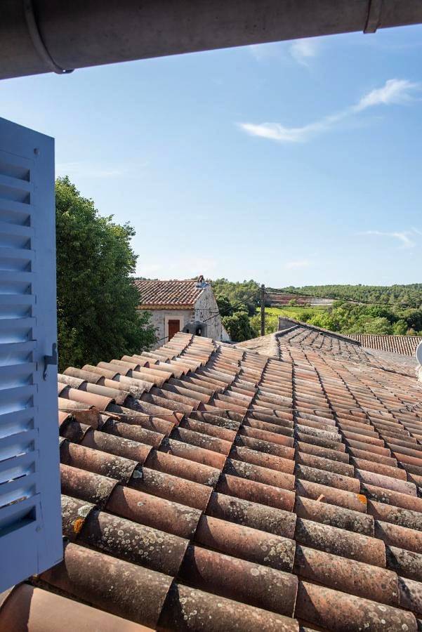 Chambre d’hôte pour 2 personnes, avec terrasse et piscine ainsi que jardin et vue à Le Thoronet - 4