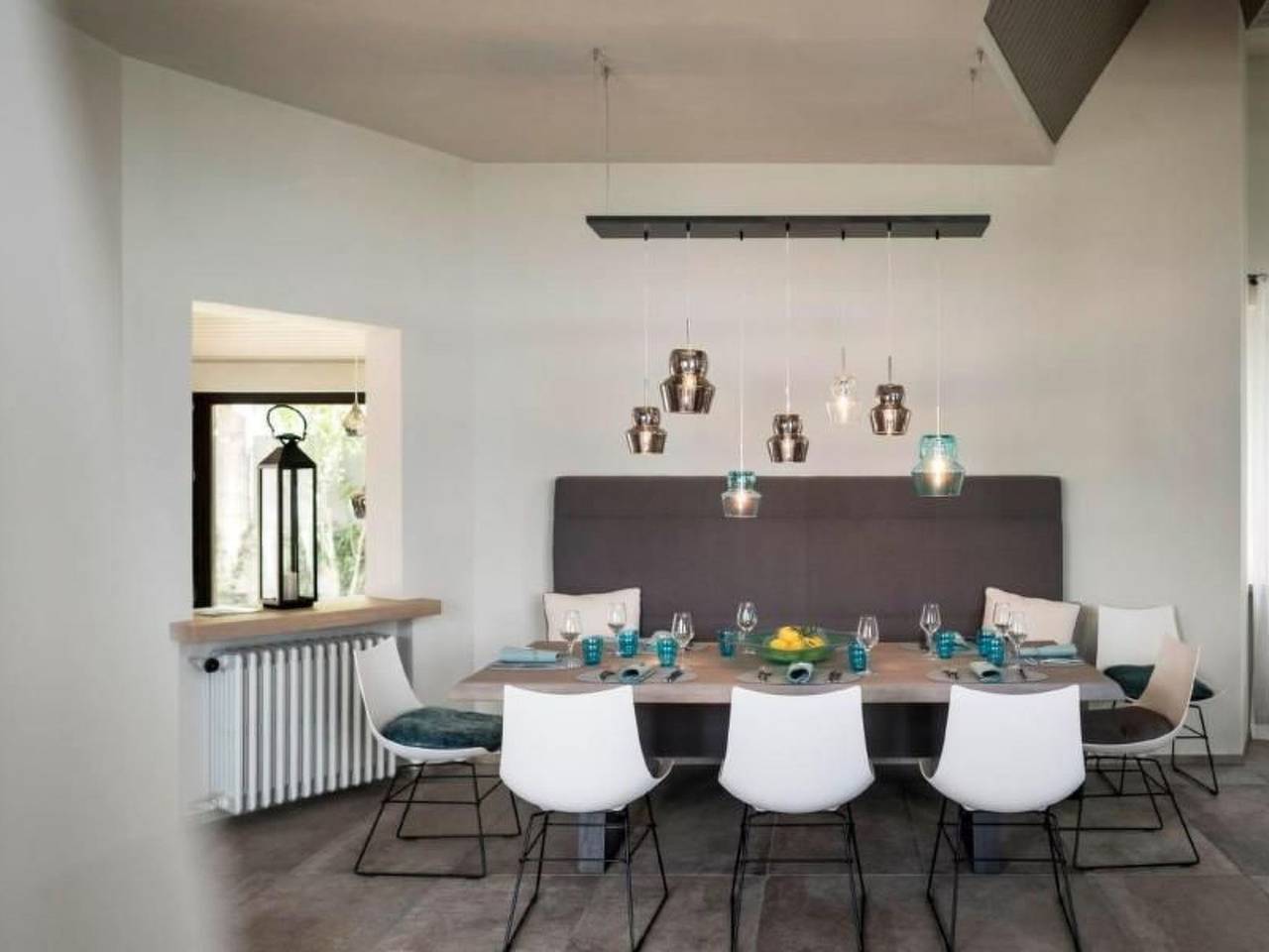 Luxusvilla am Gardasee mit privatem Badesteg in Castelletto di Brenzone, Brenzone
