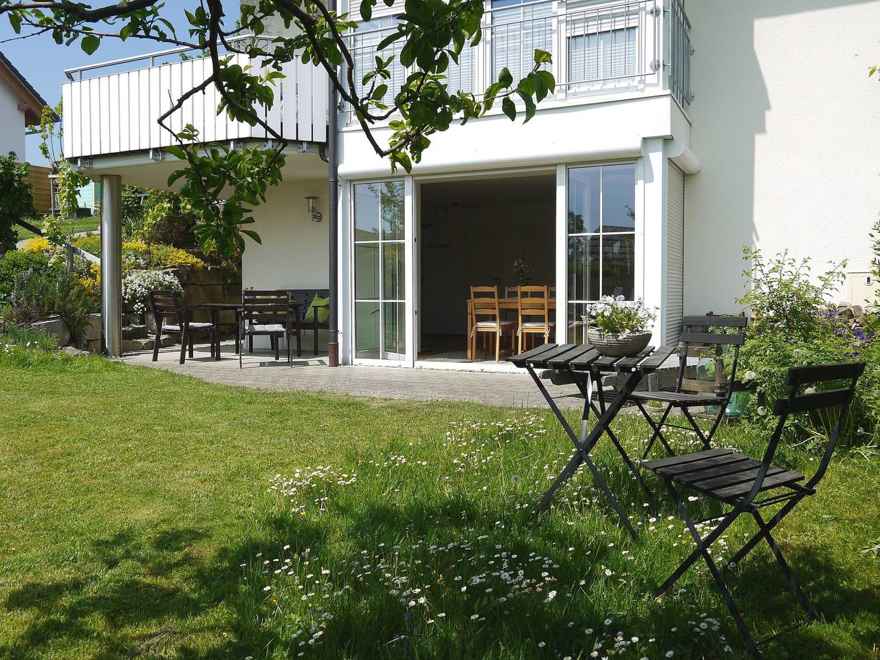 Ganze Wohnung, Einzimmerapartment 'Sandra Scheck' mit Bergblick, privater Terrasse und Wlan in Lindau, Bayerisch Schwaben