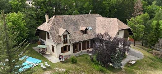 Chambre d’hôte pour 2 personnes, avec piscine et jardin dans Hautes-Alpe