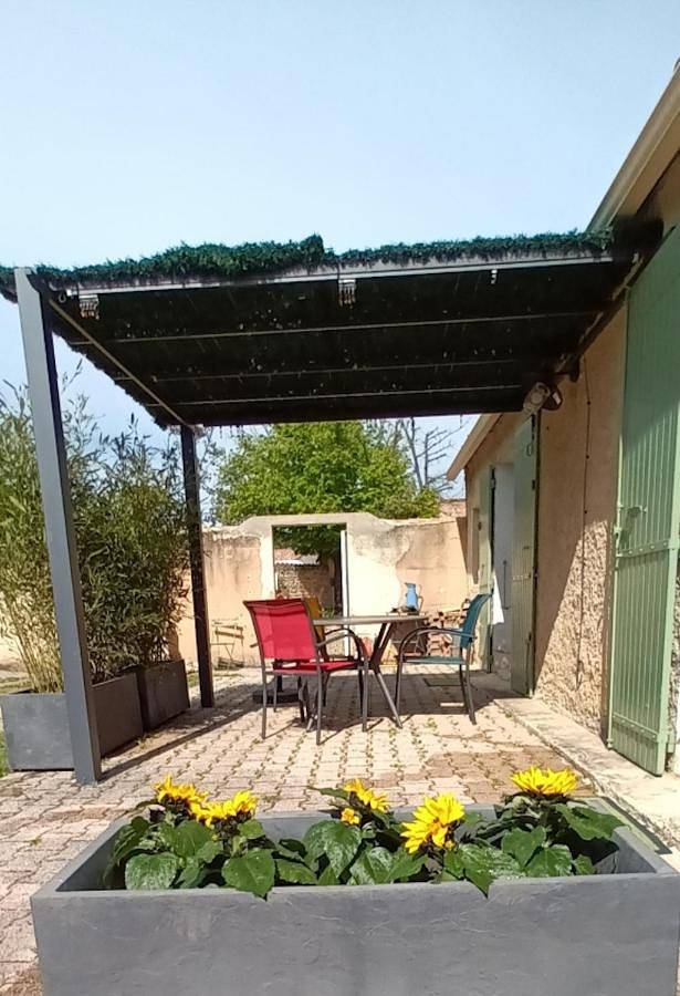 Location de vacances pour 3 personnes, avec Terrasse ainsi que Jardin et Vue à Sérignan-du-Comtat - 4