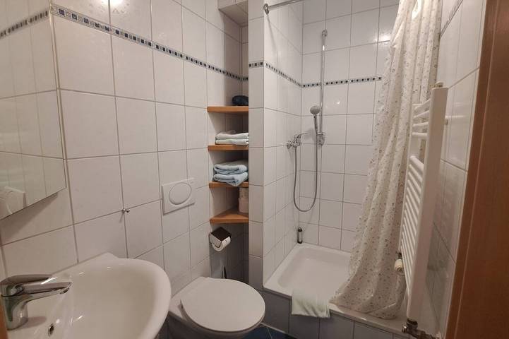 Ganze Wohnung, Appartementzimmer Nr. 9 in Neuötting, Landkreis Altötting