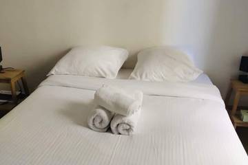 Appartement De Vacances pour 2 Personnes dans Suresnes, Hauts-de-Seine, Photo 1