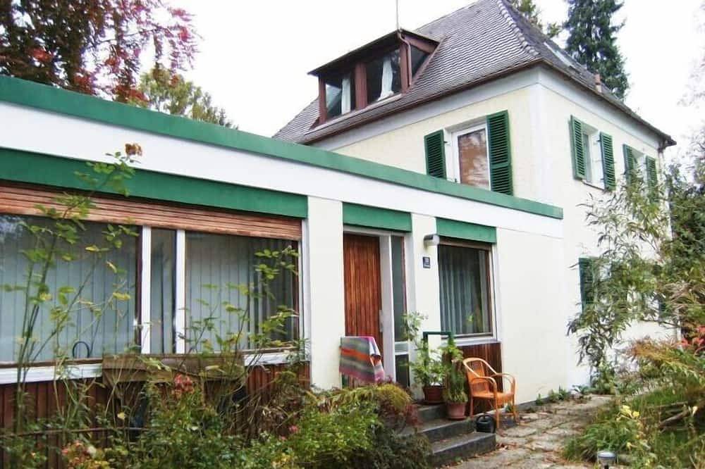 Apartment for 5 People in Nymphenburg, Munich