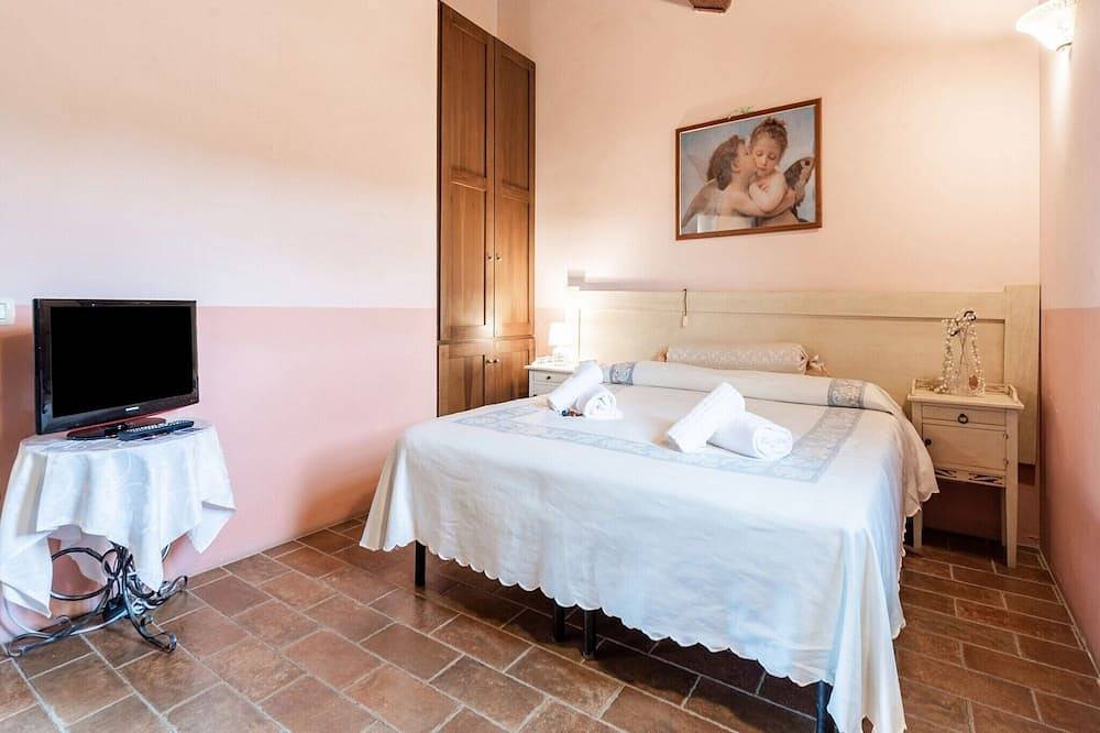 Cottage in Umbria with Pool & Garden in Città della Pieve, Perugia Province