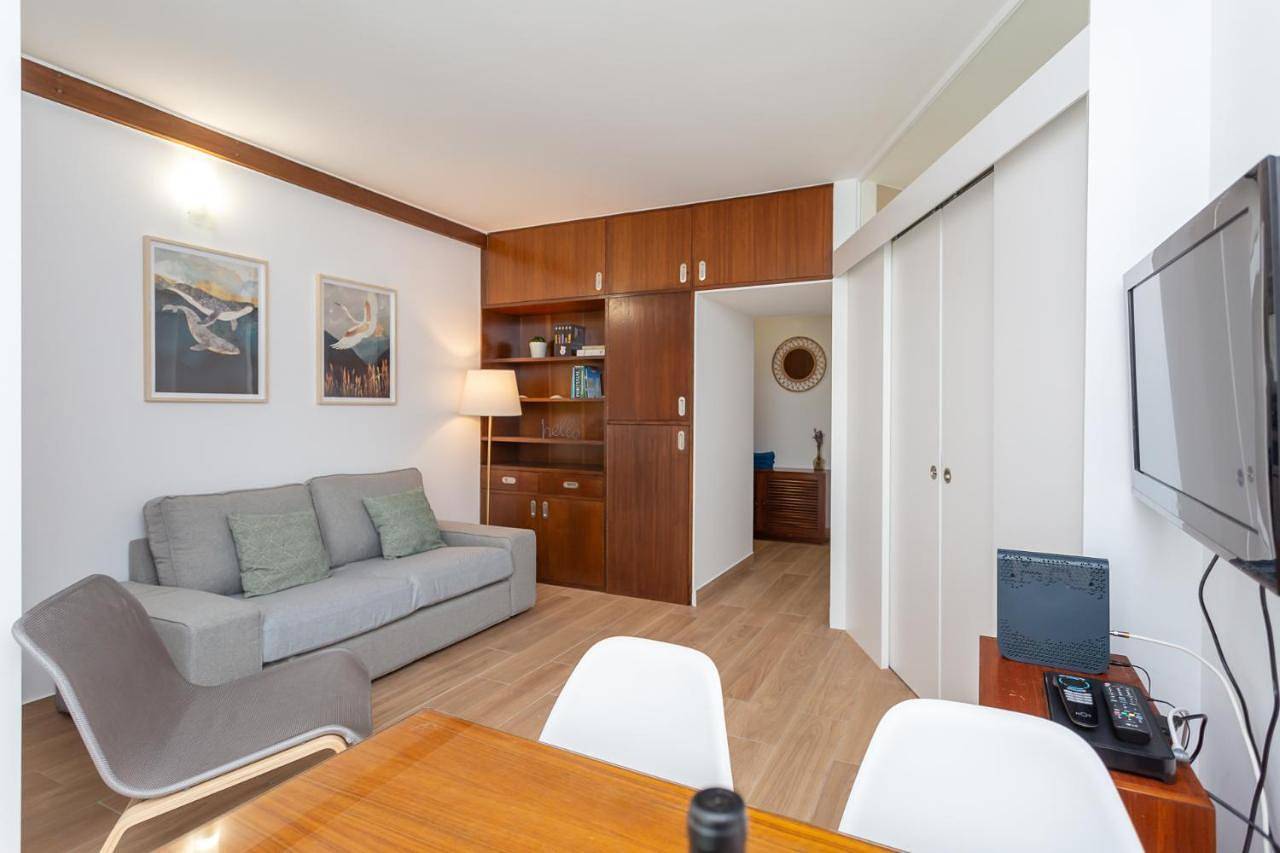 Apartamento inteiro, Apartment With a Garden, Close to Carcavelos Beach in Carcavelos e Parede, Costa de Lisboa
