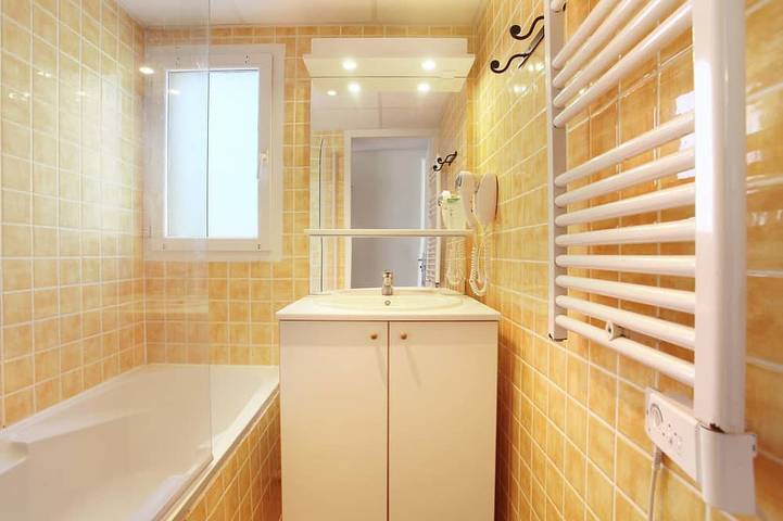 Appartement entier, Suite équipée | Accès 3 piscines + bain à remous ! in Gréoux-les-Bains, Alpes-de-Haute-Provence