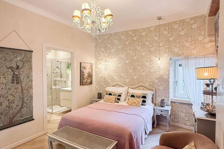 Ganze Wohnung, Luxuriöse 2 Schlafzimmer, 2 Bäder mit schöner Terrasse in Centro Storico di Verona, Verona