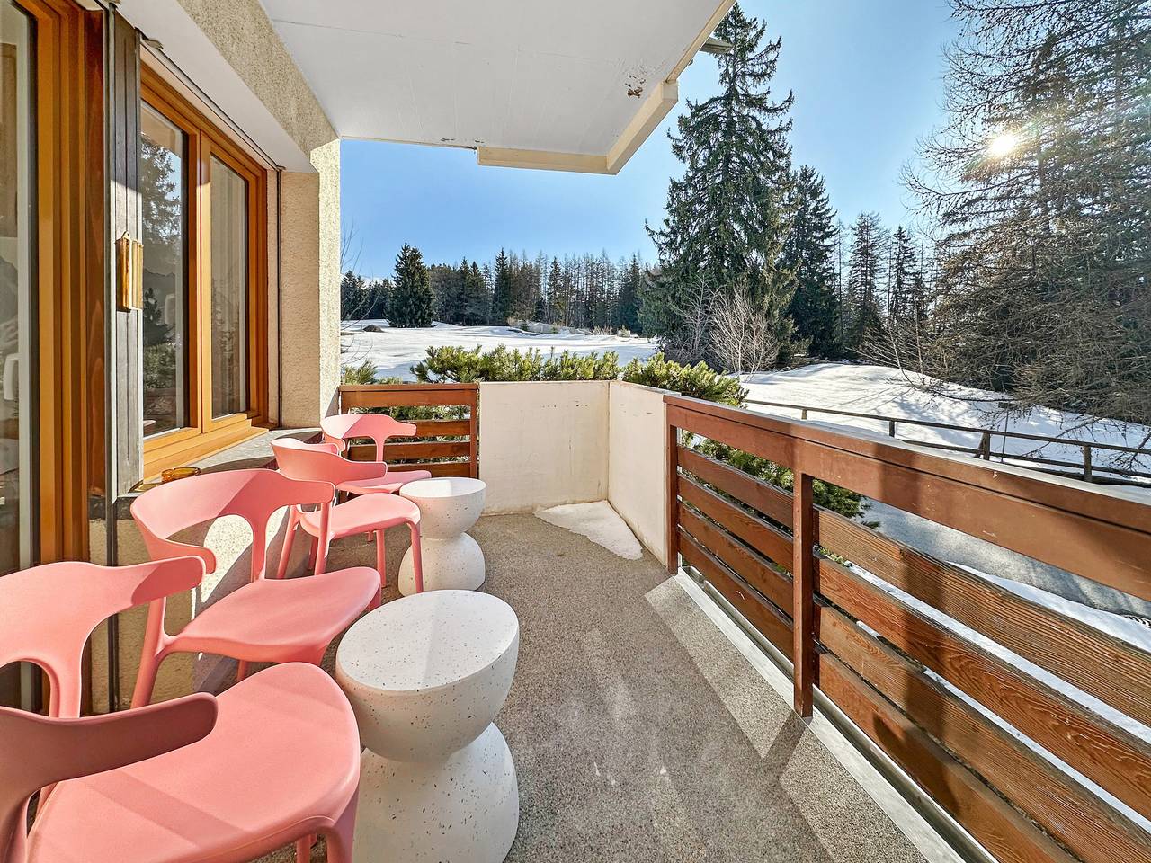 Appartement entier, From green to slopes - Alpine ski and golf  condo in Lens (Suisse), Région de Sion-Sierre