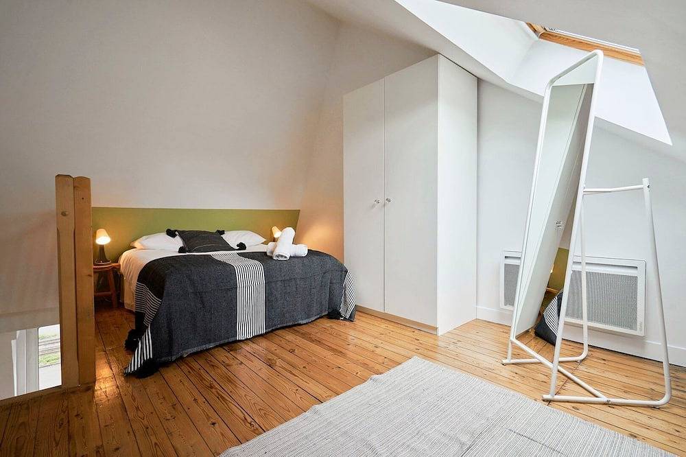 Entire apartment, 2-bedroom duplex apartment near tramway. in Marcq-en-Barœul, Lille region