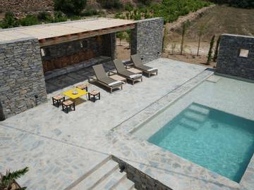 Location de vacances pour 6 personnes, avec piscine et jardin dans Aliki
