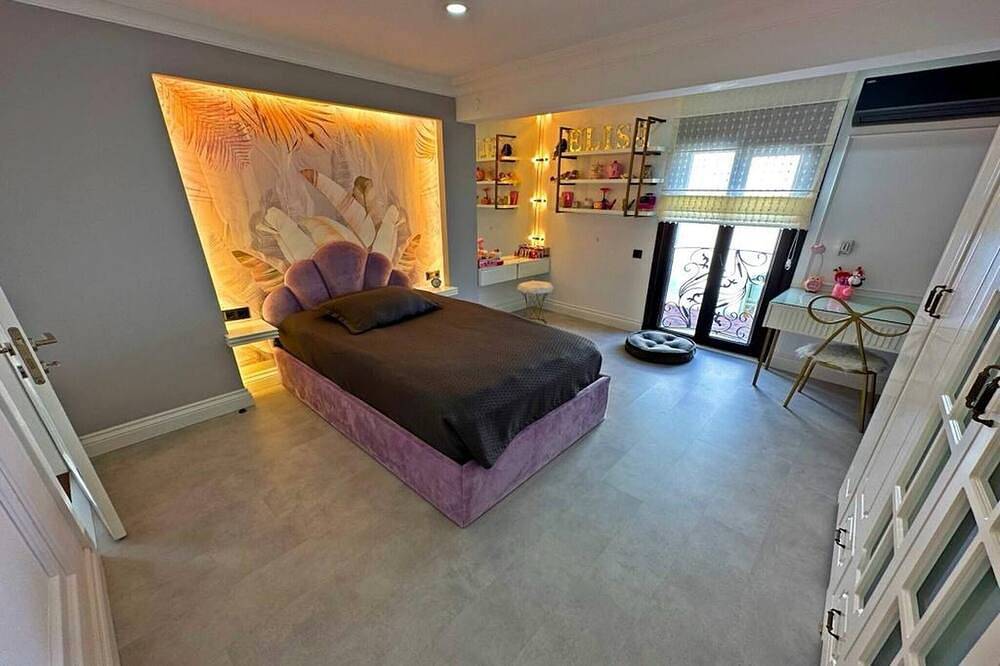 6-Zimmer-Villa mit privatem Pool und Garten in Beylikdüzü, Marmararegion