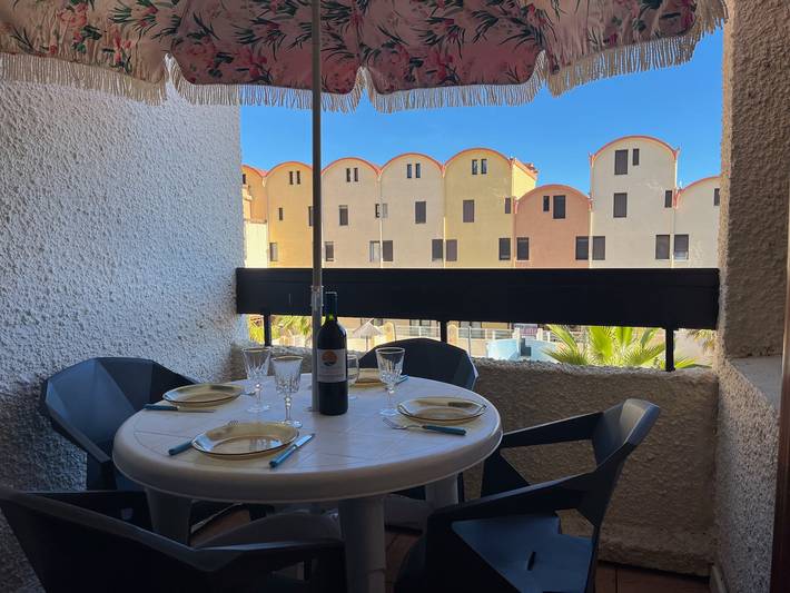 Chalet pour 4 personnes, avec terrasse et piscine à Gruissan