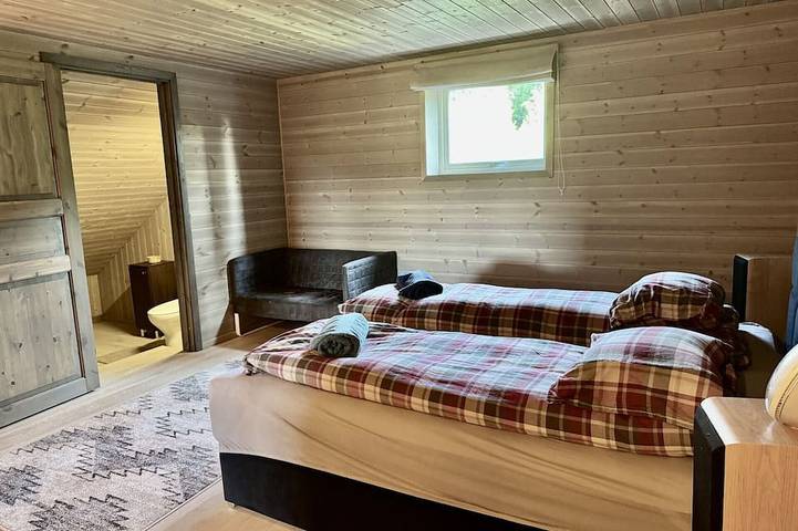 Exclusive holiday home with jacuzzi and pool table in Nordre Land