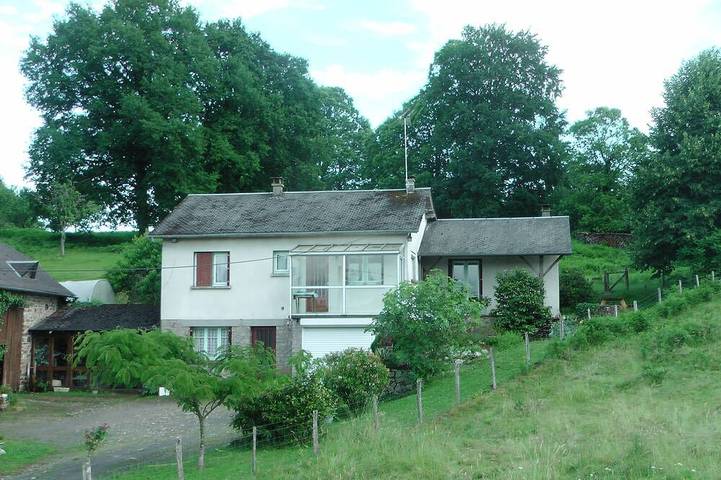 Gîte pour 7 personnes, avec jardin et balcon à Salon-la-Tour