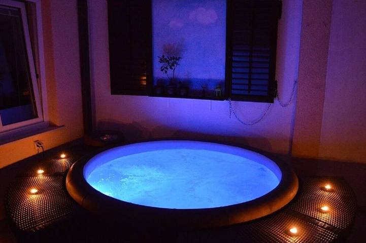 Ferienwohnung für 4 Personen, mit Whirlpool und Terrasse sowie Garten, mit Haustier in Grad Dubrovnik