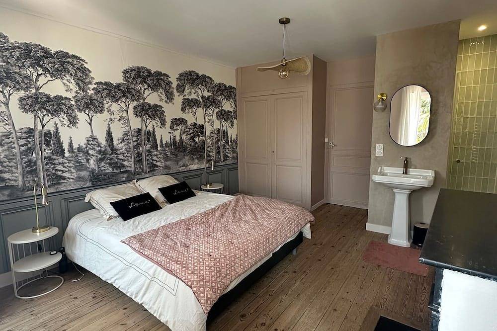 Family villa near the ocean, sleeps 10, pets welcome! in Marennes, Côte de Beauté