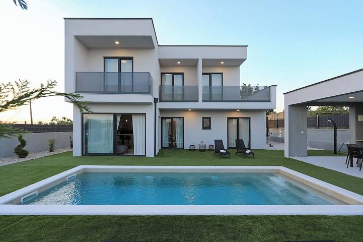 Ferienhaus für 8 Personen, mit Garten und Balkon, mit Haustier