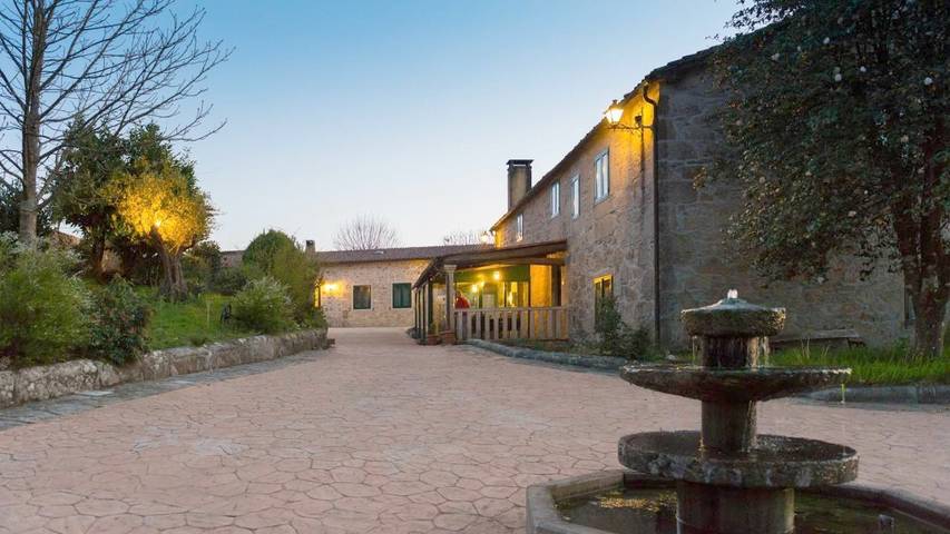 Casa rural para 22 personas, con Terraza además de Jardín y Piscina en Ames