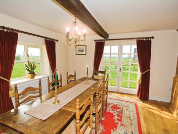 Vacation Rental for 8 Guests in Minshull Vernon, Cheshire, Picture 2