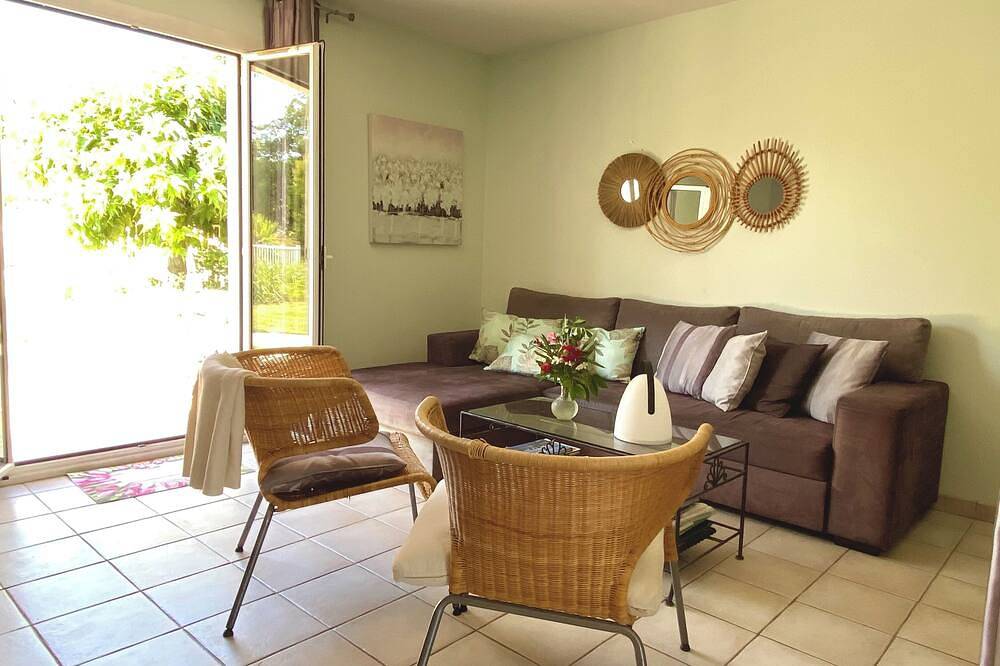 Villa avec grande piscine privée et sécurisée, au calme, 4 à 6 couchages in Deaux, Région d'Alès