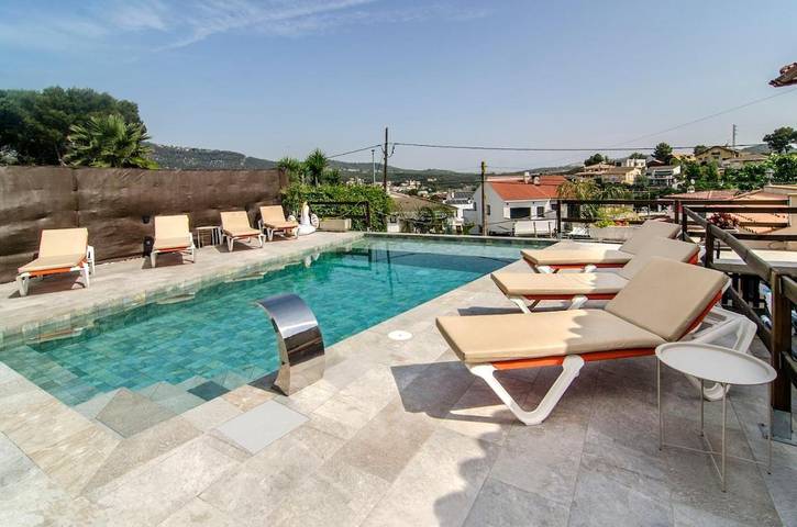 Ferienhaus für 9 Personen, mit Garten und Pool sowie Whirlpool - 1