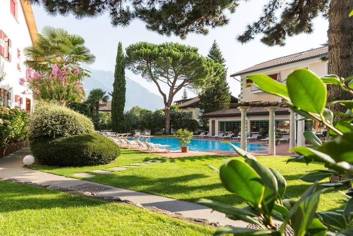 Hôtel pour 4 personnes, avec sauna et jardin ainsi que vue et piscine