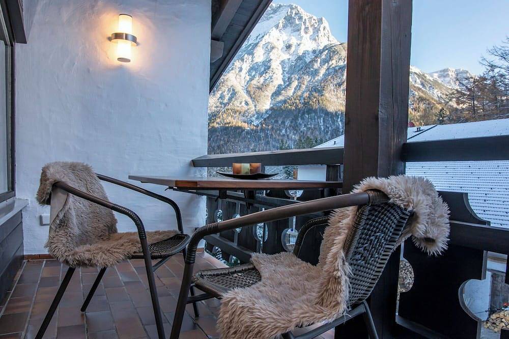Ganze Wohnung, Hüttenzauber - Alm-Schlaf-Feeling - by Loewenherz in Mittenwald, Bayerische Alpen