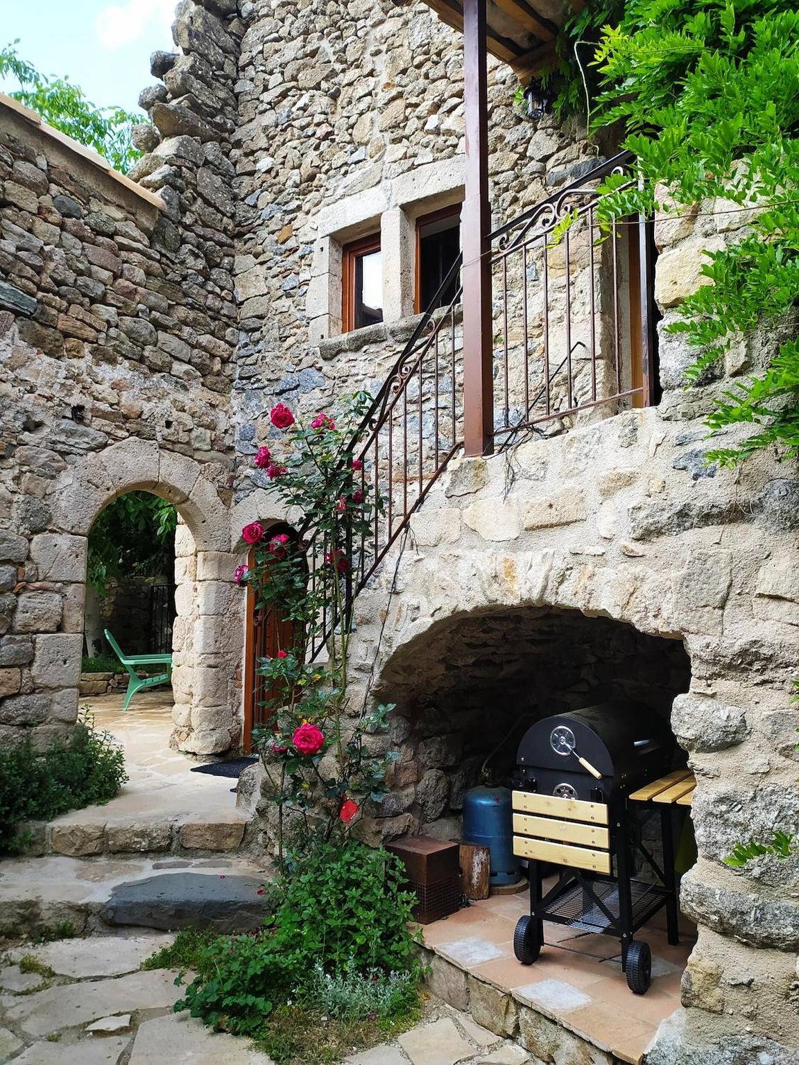 Ganze Wohnung, Apartment „Les Chataigniers Gites Du Mas Haut“ mit Bergblick, Wlan und Klimaanlage in Saint-Jean-du-Gard, Cevennen