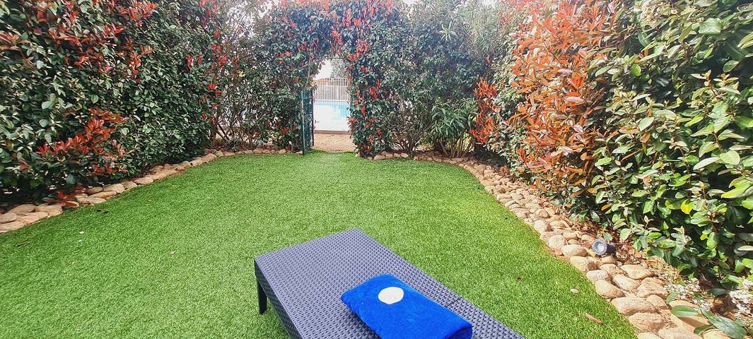 Gîte pour 6 personnes, avec terrasse ainsi que piscine et jardin, adapté aux familles à Lecci - 3