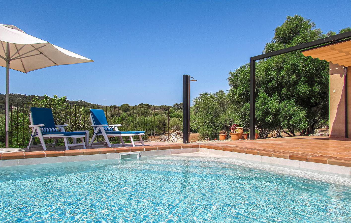 Sunny Apartment with Terrace, Pool & Wifi in Capdepera, East Majorca