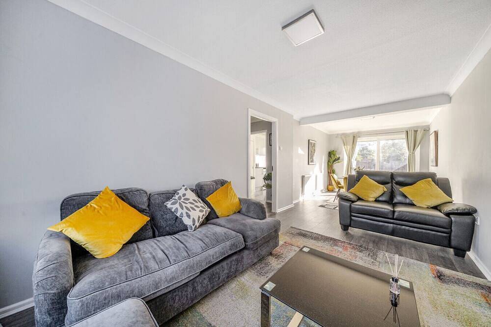 Stylish 3-bed house with garden, off-street parking & fast London access in Bexley, Londres
