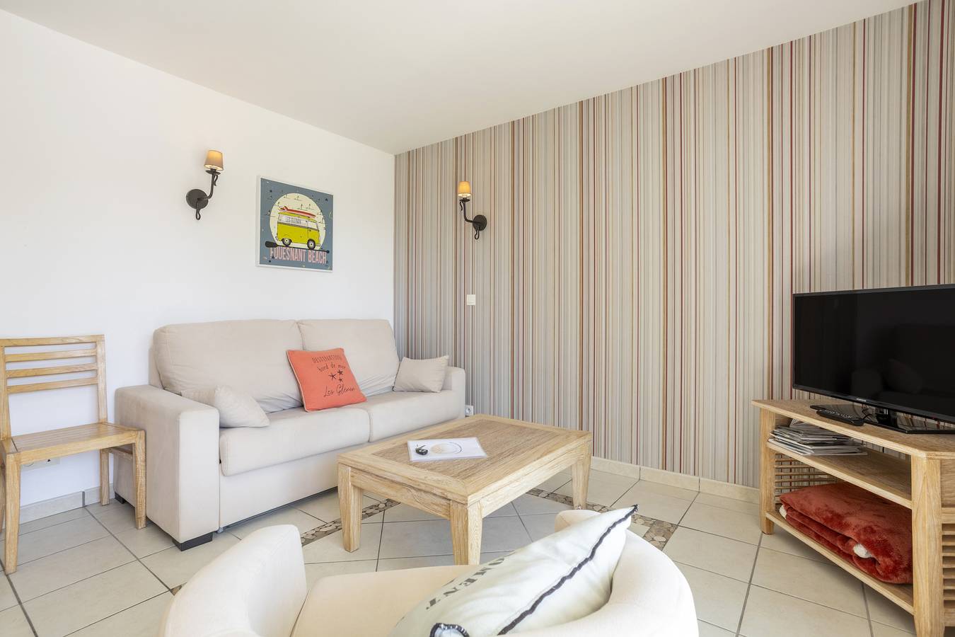 Appartement entier, Appartement 'Beg Meil Centre, 300 M De La Plage' avec piscine partagée, jardin partagé et Wi-Fi in Fouesnant, Côte de Cornouaille