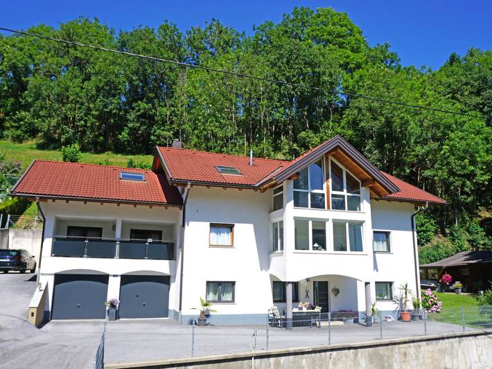 Ferienwohnung für 10 Personen, mit Balkon und Terrasse sowie Garten in Wenns