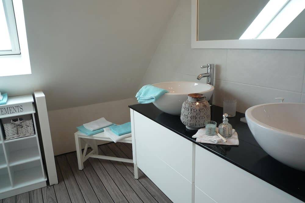 Maison avec Spa d'intérieur privé in Île de Batz, Ceinture Dorée