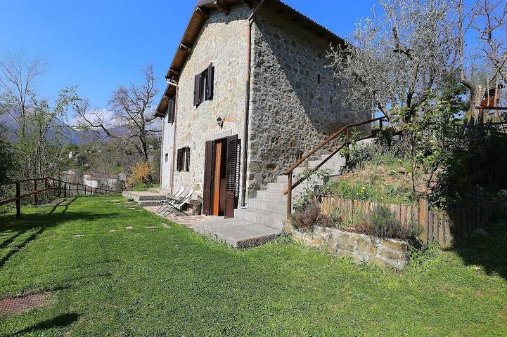Gîte pour 6 personnes, avec Terrasse ainsi que Jardin et Piscine