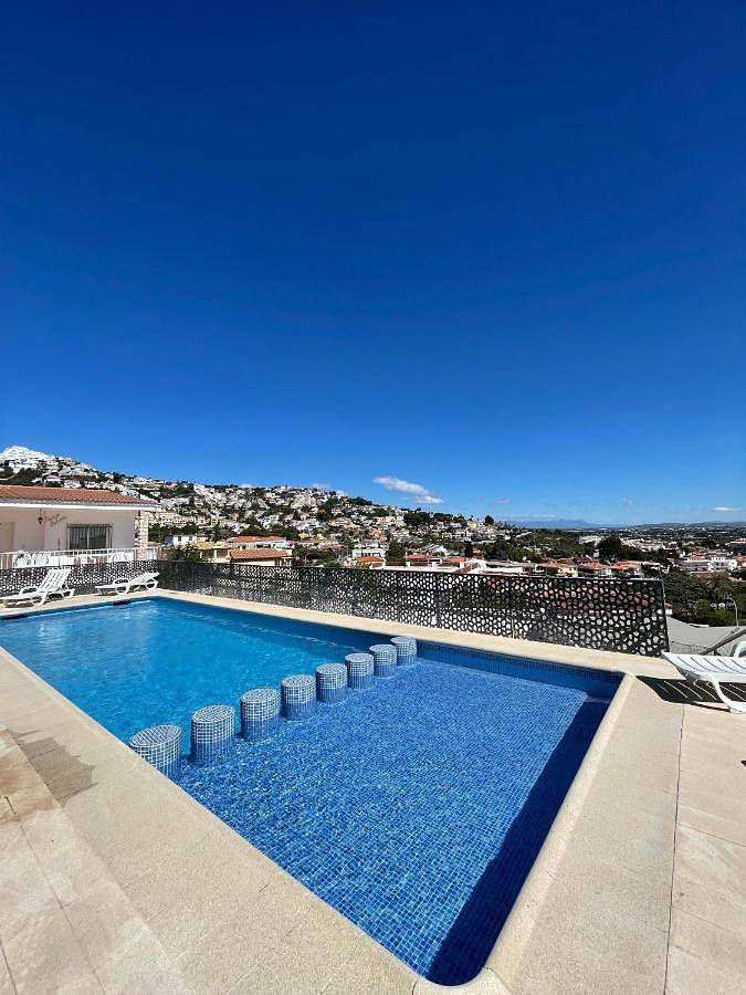 Chalet para 6 personas, con vistas además de piscina y jardín, Se admiten mascotas en Peñíscola