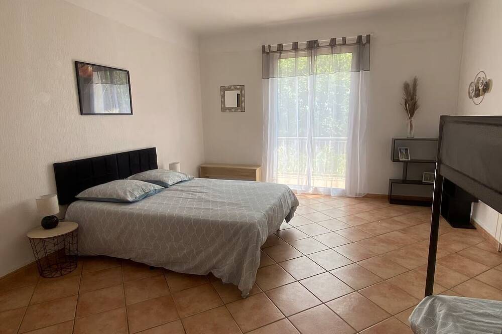 L'Orée Haut. 8-bed house in the Luberon regional nature park in Mane, Parc naturel régional du Luberon