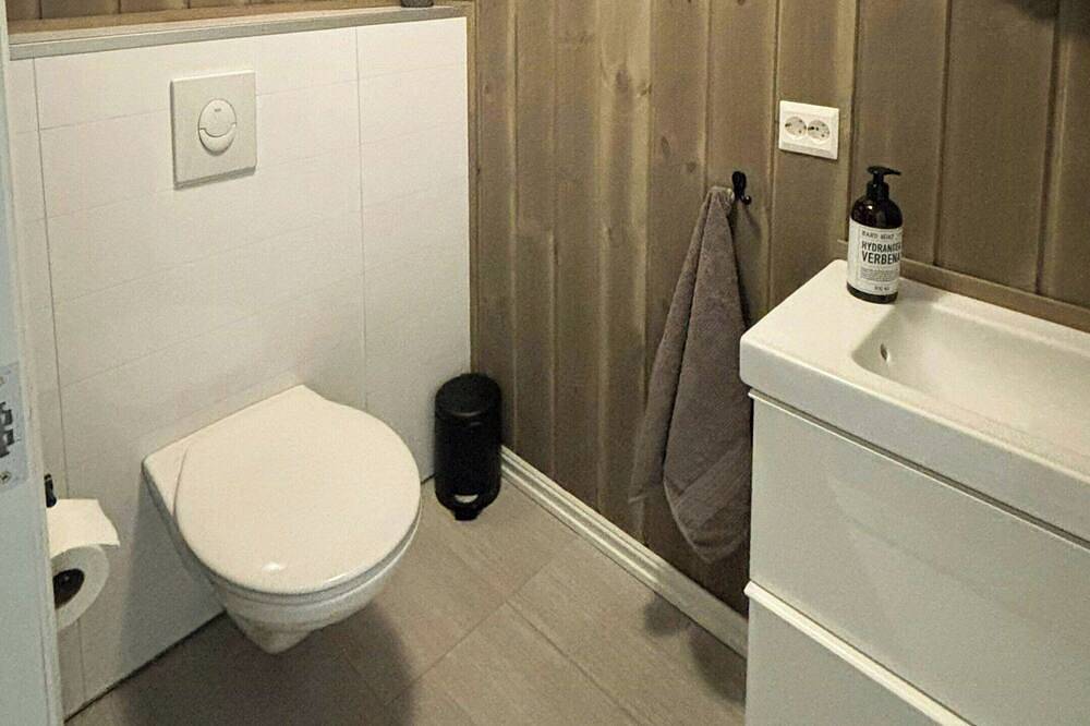 Moderne Hütte mit Whirlpool in den Sunnmøre-Alpen in Strandafjellet, Stranda