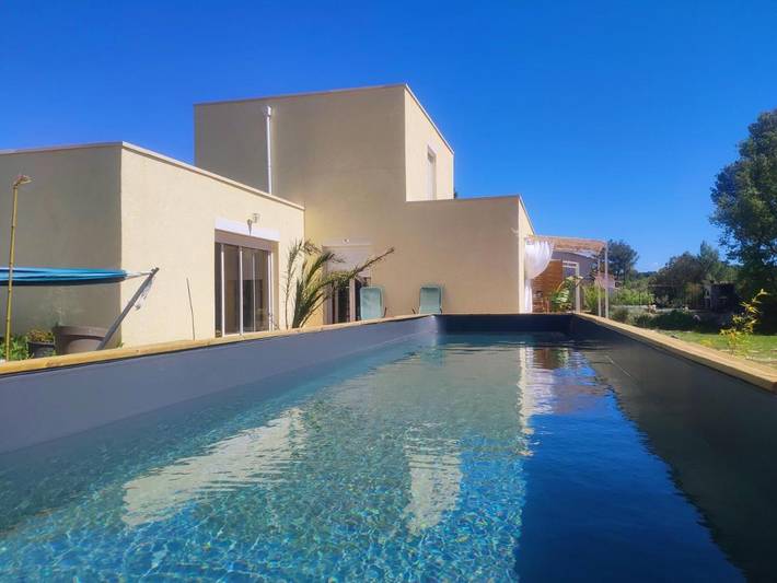 Chambre d’hôte pour 2 personnes, avec terrasse et jacuzzi ainsi que jardin et piscine à Fox-Amphoux