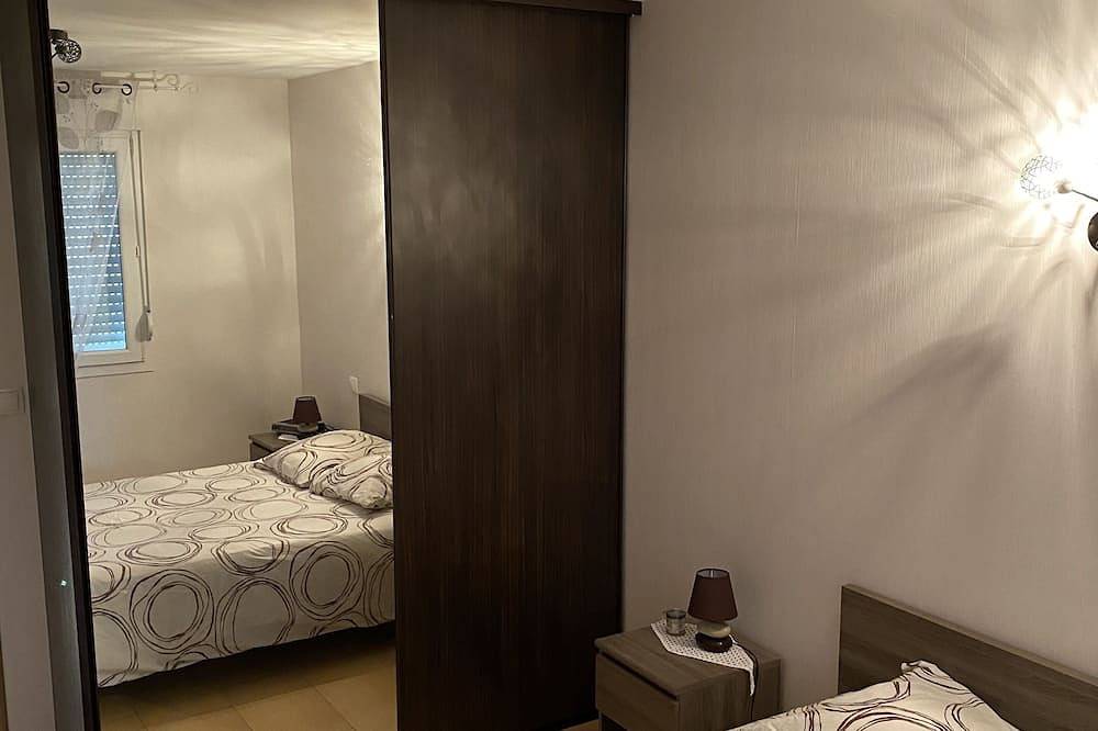 House sleeps 8/10 with jacuzzi in Ban-sur-Meurthe-Clefcy, Parque natural regional de los Ballons des Vosges