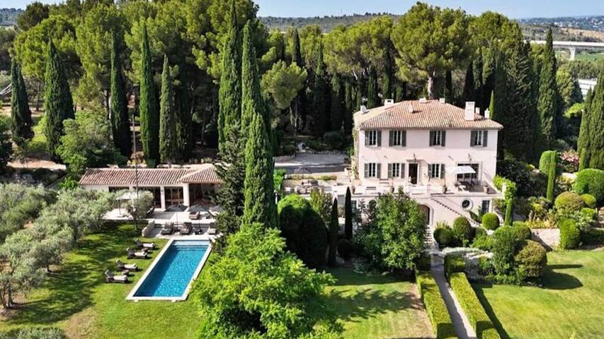 Location de vacances pour 17 personnes, avec jardin et piscine à Ventabren